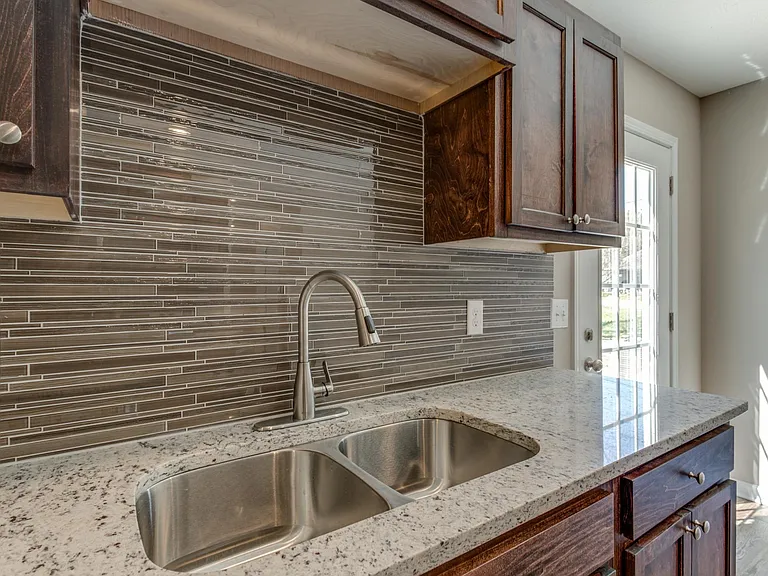 313 N Diagonal St — Photo 16