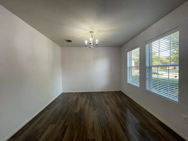 2801 Mockingbird St — Photo 6