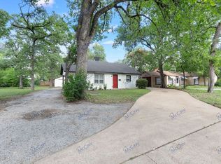 711 Roberts Cut Off Rd, River Oaks, TX 76114