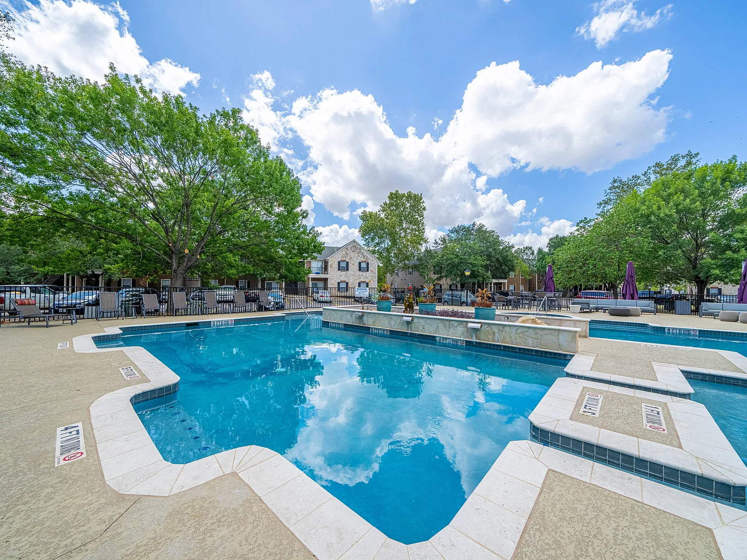 River Oaks Villas Apartments — Photo 2