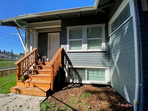 4724 7th Ave NE — Photo 3