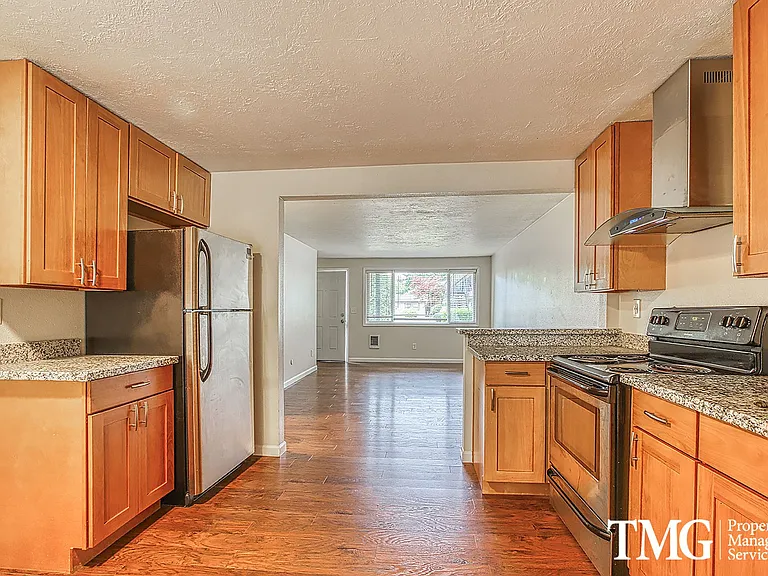 Jackson Court Apartments — Photo 21