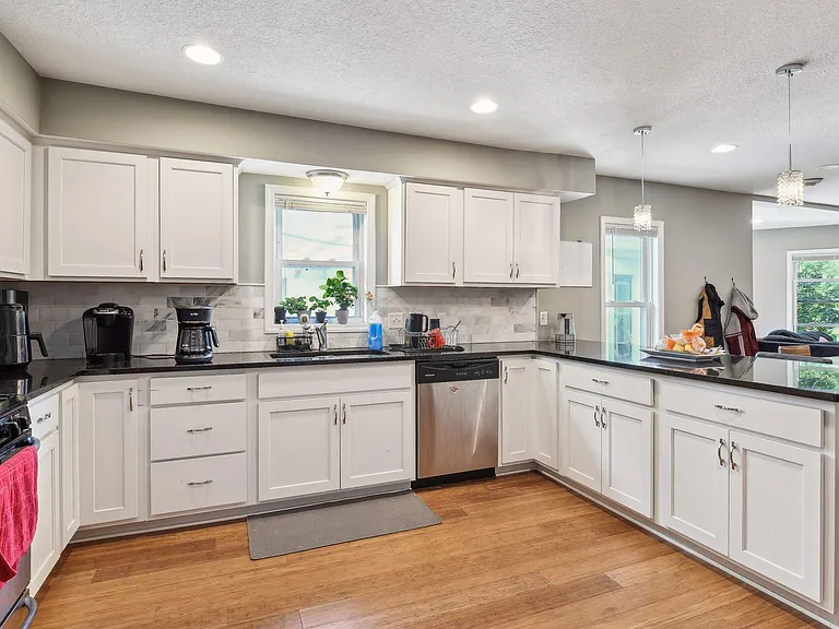 3023 Dupont Ave S #2 — Photo 12