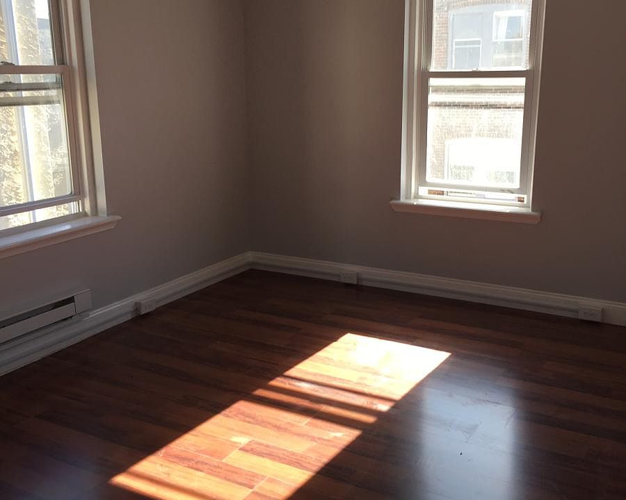 2nd image of 4432 Sansom St #3