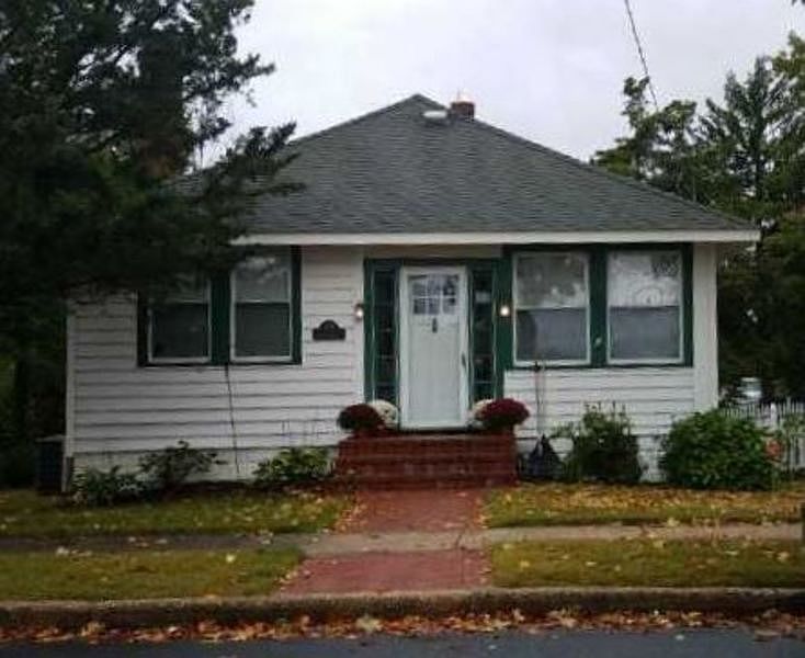 2nd image of 309 Farragut Ave