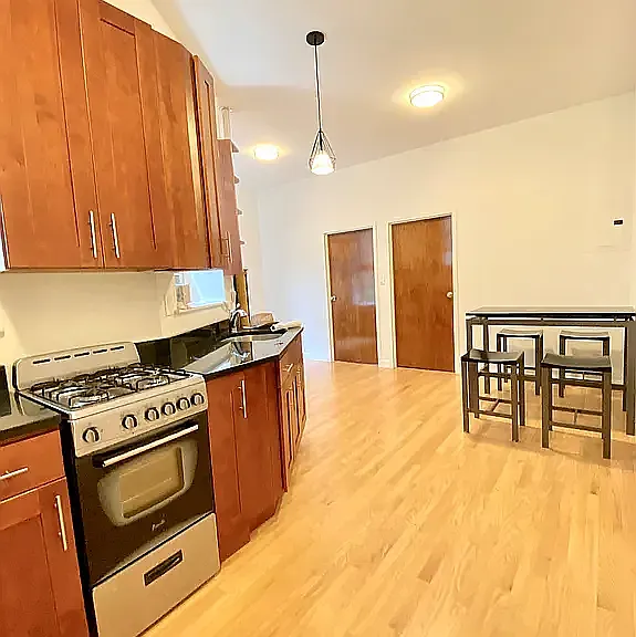 218 E 11th St #1 — Photo 1