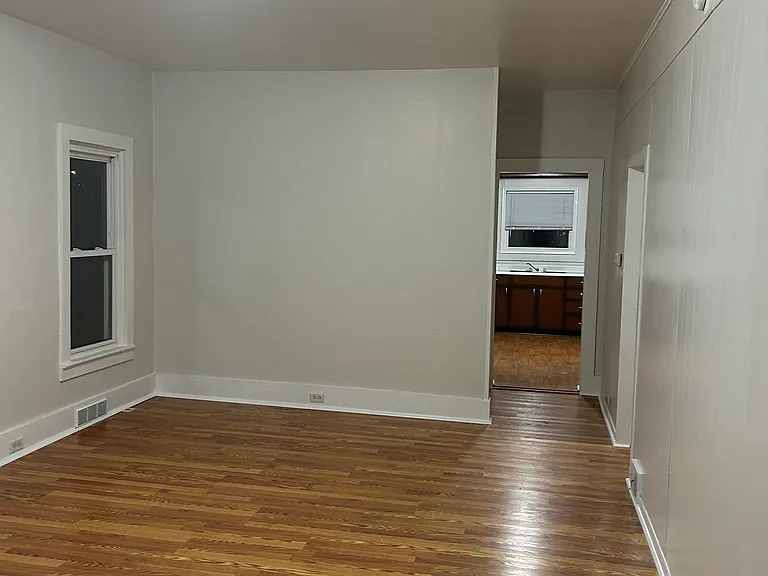 504 Powell St — Photo 3