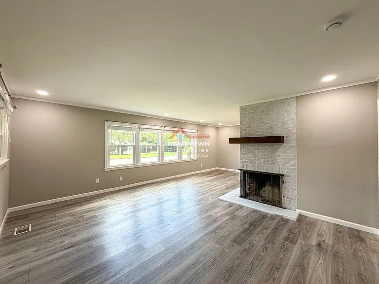 1815 Hallmark Dr — Photo 7