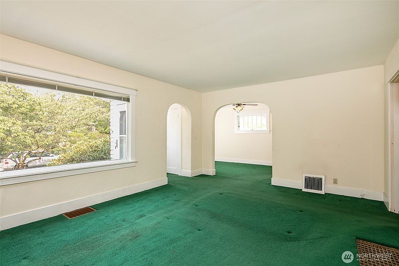 2nd image of 6016 34th Avenue NE