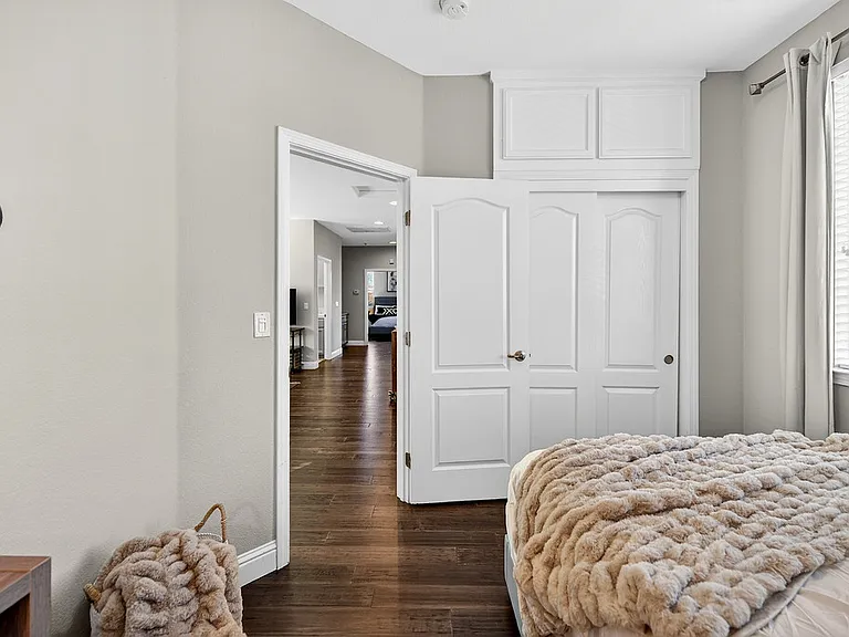 390 Caravaggio Cir — Photo 53