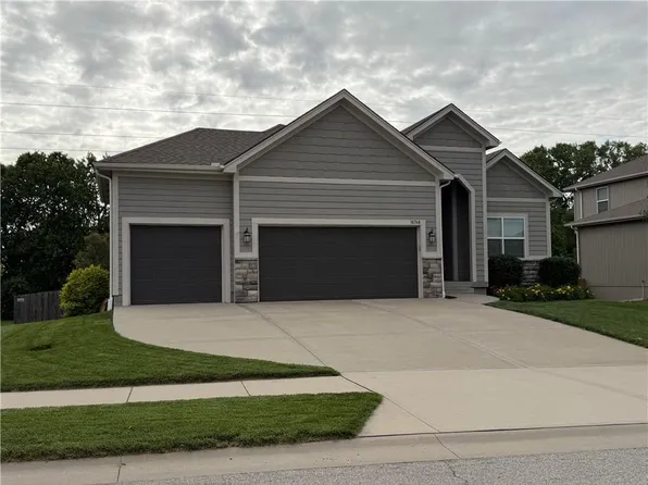 16748 S Skyview Ln, Olathe, KS 66062