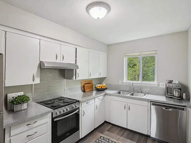 Broadway Ridge Apartments — Photo 21
