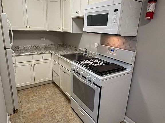 4th image of 2242 Burr Oak Ave #Iv-a-09