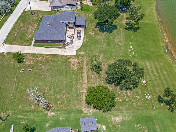 3rd image of 1505 Hillcrest Dr