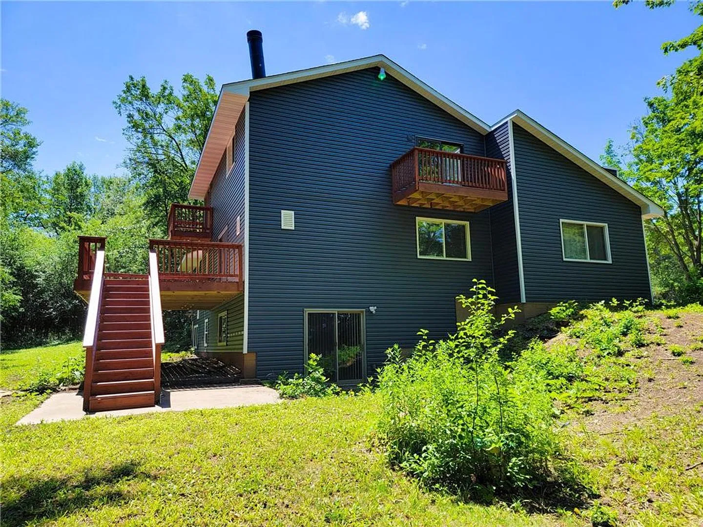 Newly Remodeled Estate Home on 5 Wooded Acres in the Middle of Plymouth! 2 Fireplaces, Vaults, Gr... — Photo 4