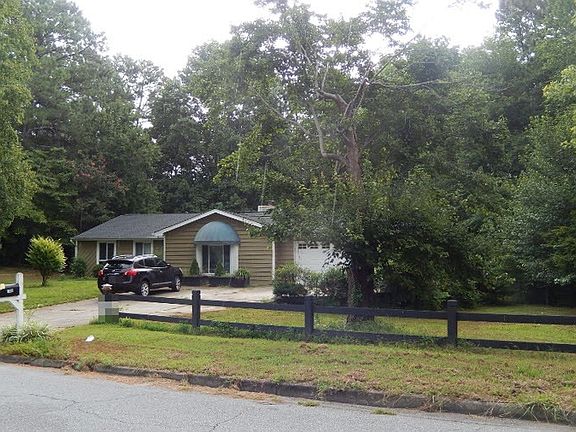 3rd image of 105 Sheringham Dr