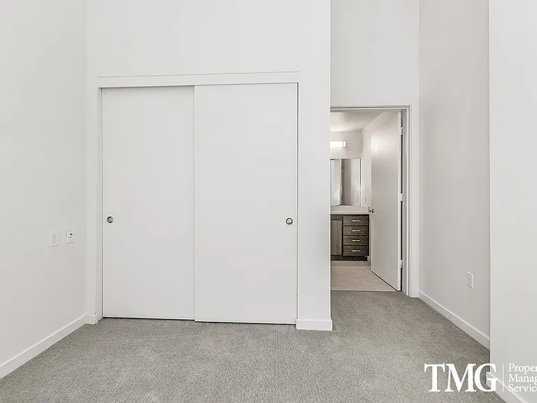 11 Marche Apartments — Photo 30