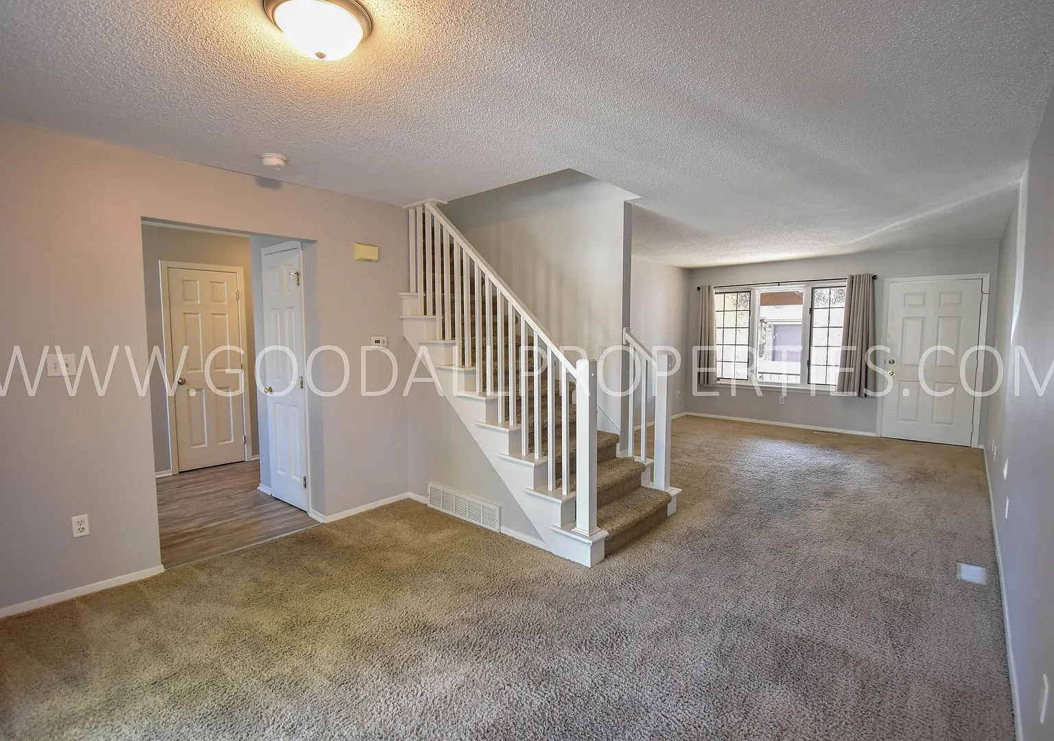 Spacious 2-Bedroom Townhome with Finished Walkout Basement! — Photo 4