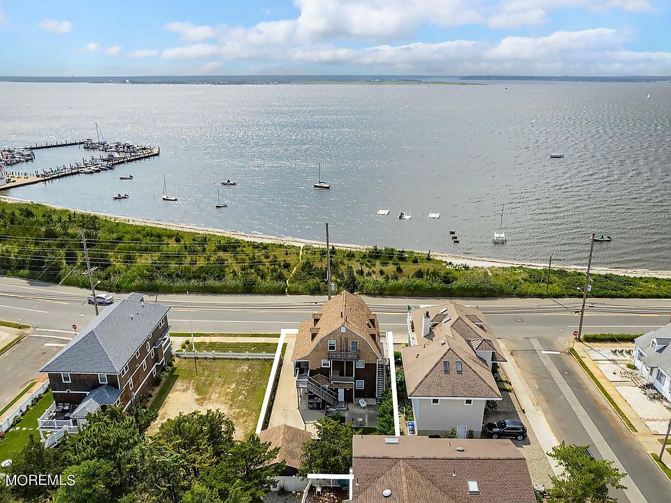 2nd image of 8 S Bayview Avenue