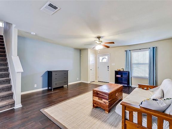 4th image of 120 Hawkins Ct