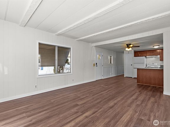 4th image of 11424 36th Drive NE #66
