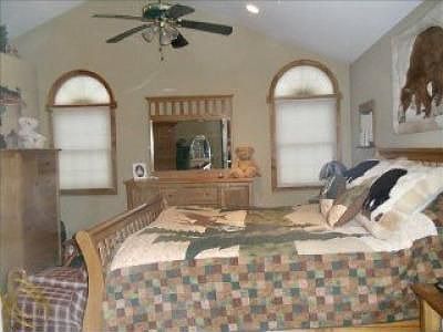 4th image of 8661 Cardwell St