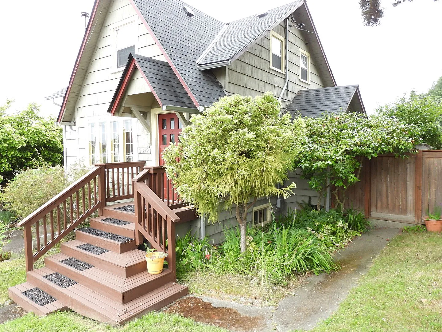 Charming Home — Photo 2