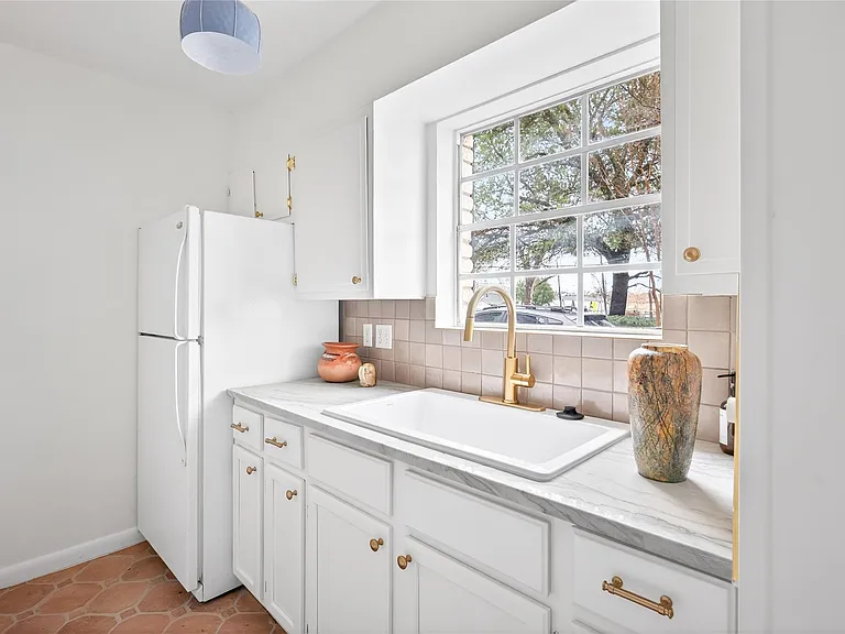 1700 Houston St #102 — Photo 5
