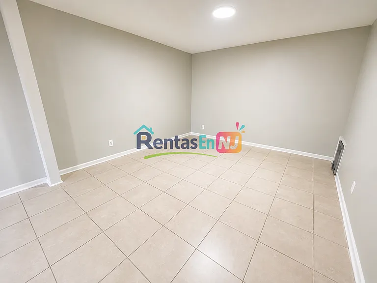 809 Summer Ave #2A — Photo 5