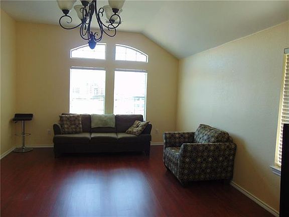 3rd image of 1129 Essex Dr