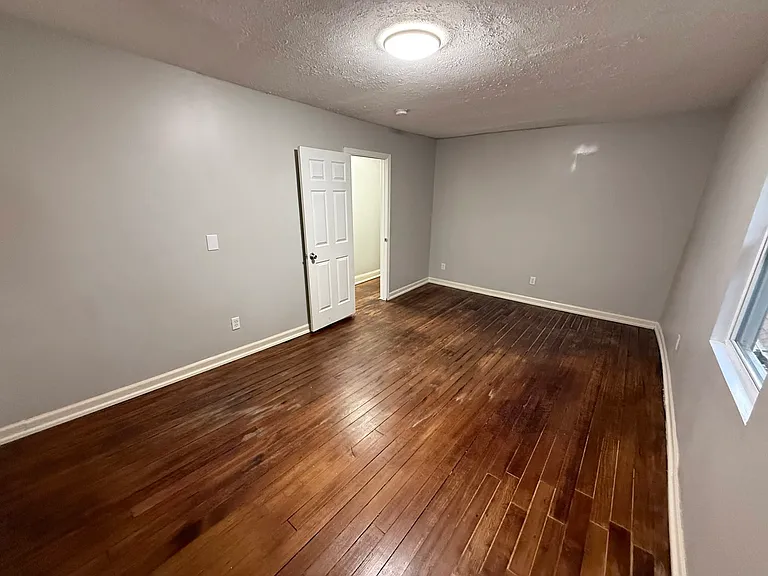 332 E Lincoln St — Photo 18