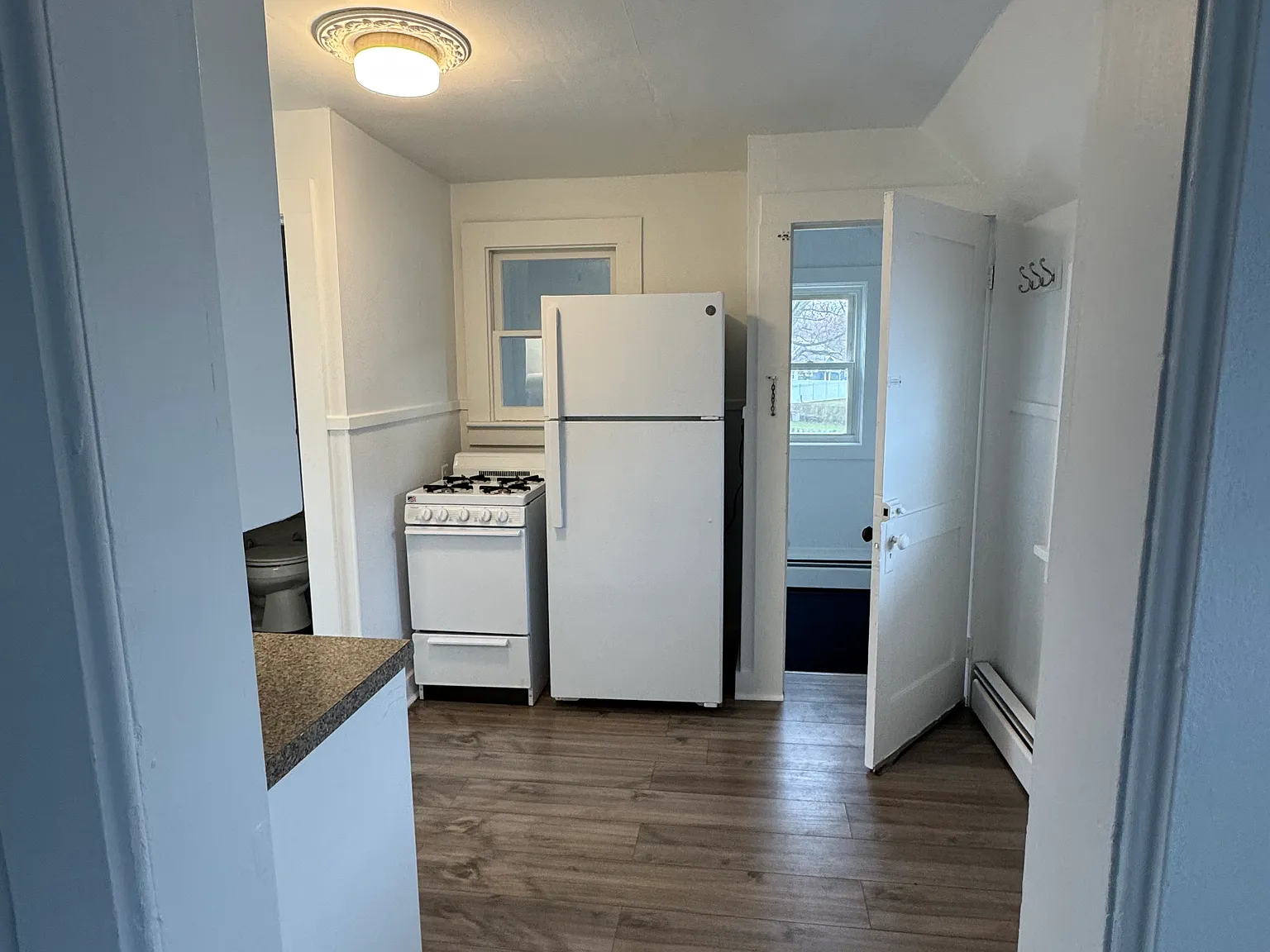 2 bed, 1000 sqft, $1,400 — Photo 4