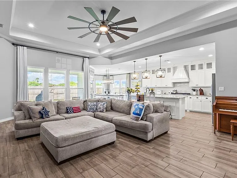 6730 Keyan Dr — Photo 20