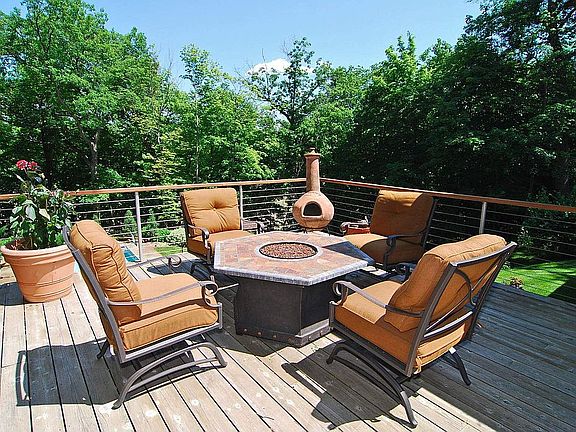 Host Fun Barbeques On The Huge Deck