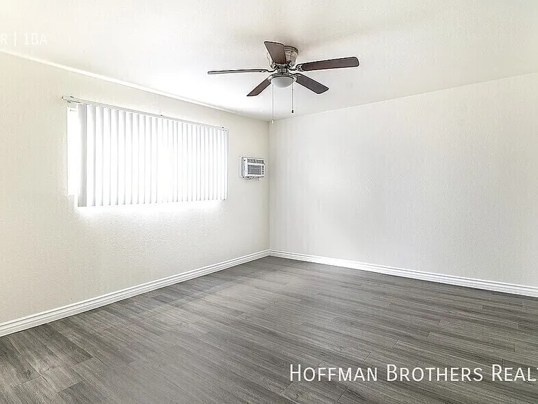 20326 Saticoy St #7 — Photo 6