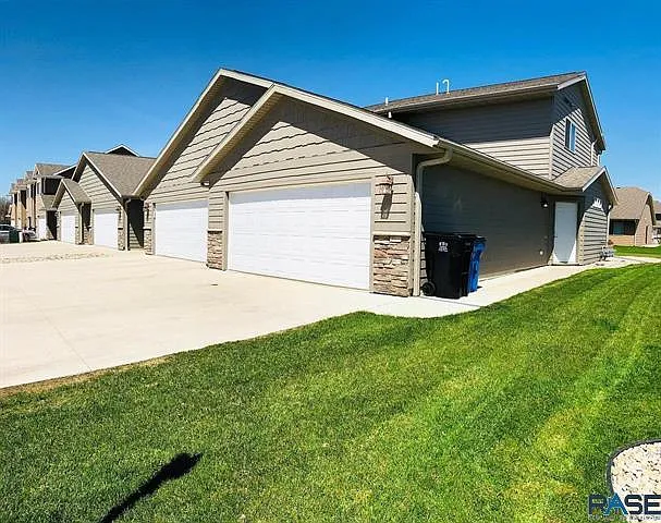 215 Jerry Pl