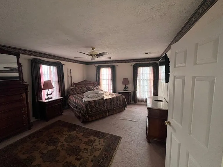 331 Lakeside Dr — Photo 10