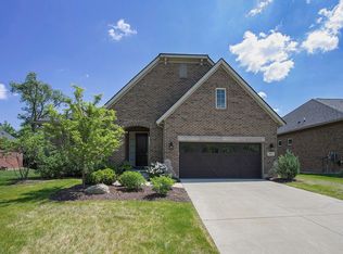 6831 Heirloom Cir, West Bloomfield, MI