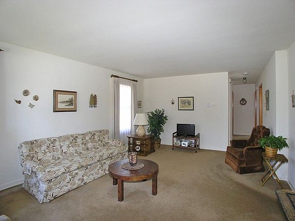 5th image of 1533 Robinhood Ln