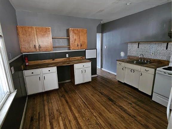 5th image of 42 E Water St