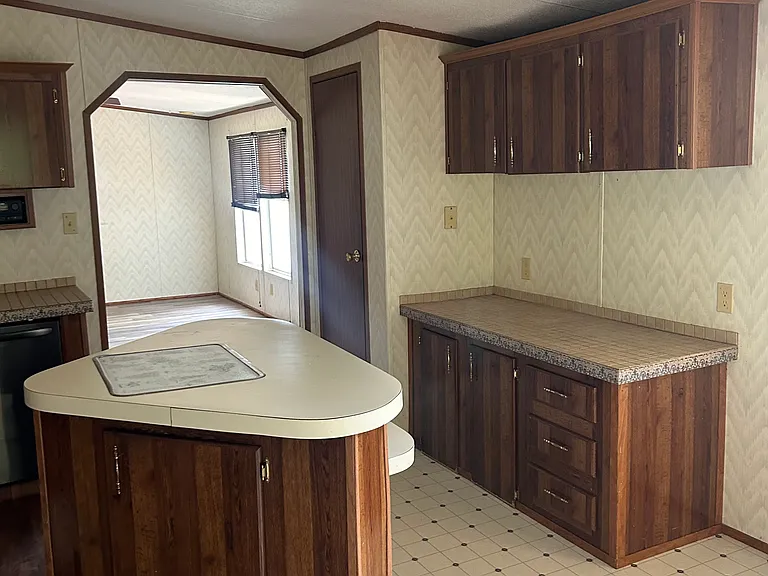 135 Clover Ln — Photo 8
