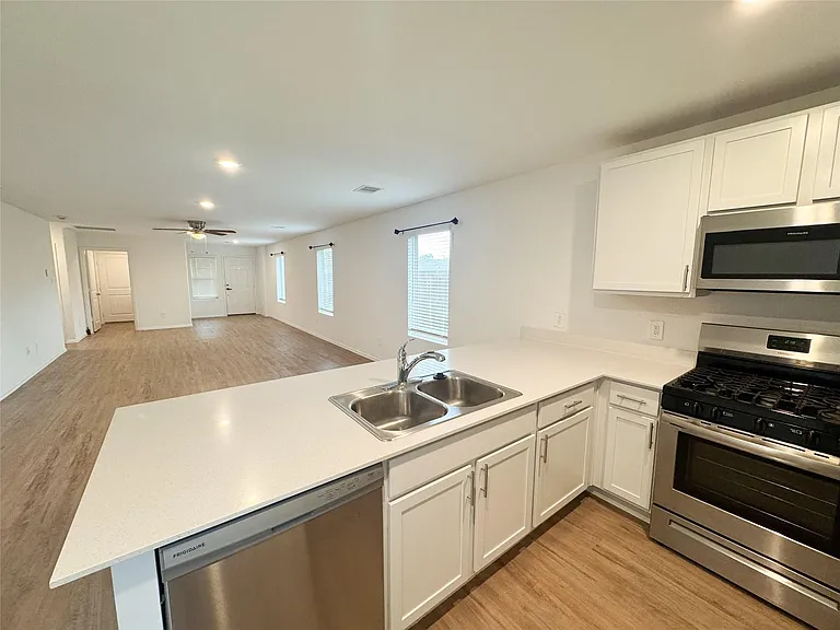 1411 Las Cuevas Dr — Photo 11