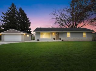 3145 Glacier Dr, Hubertus, WI 53033