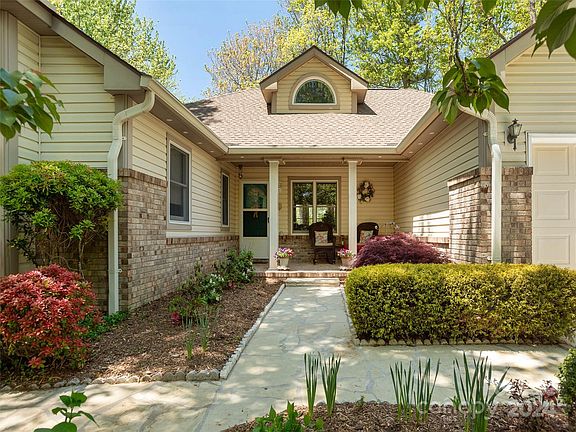 5th image of 310 Croydon Dr
