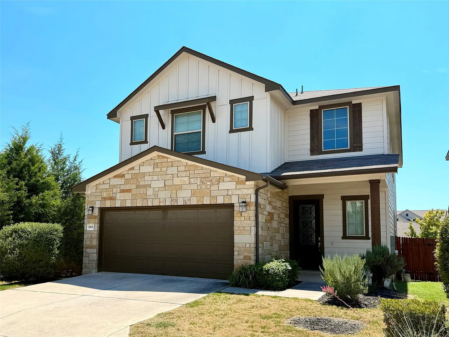 4 bed, 3.0 bath, 2508 sqft, $2,400 — Photo 3