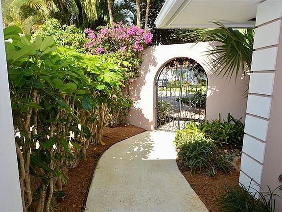 4th image of 2584 Avenue Au Soleil