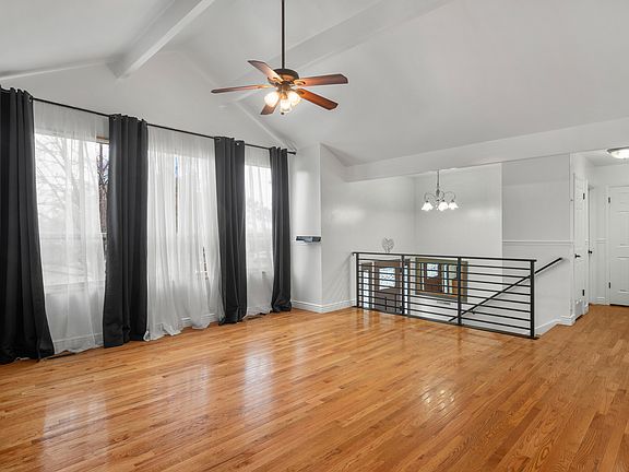 5th image of 11037 Robinson Cir