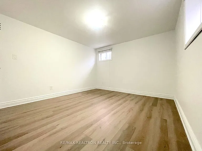 365 Mississauga Valley Blvd #LOWER — Photo 17