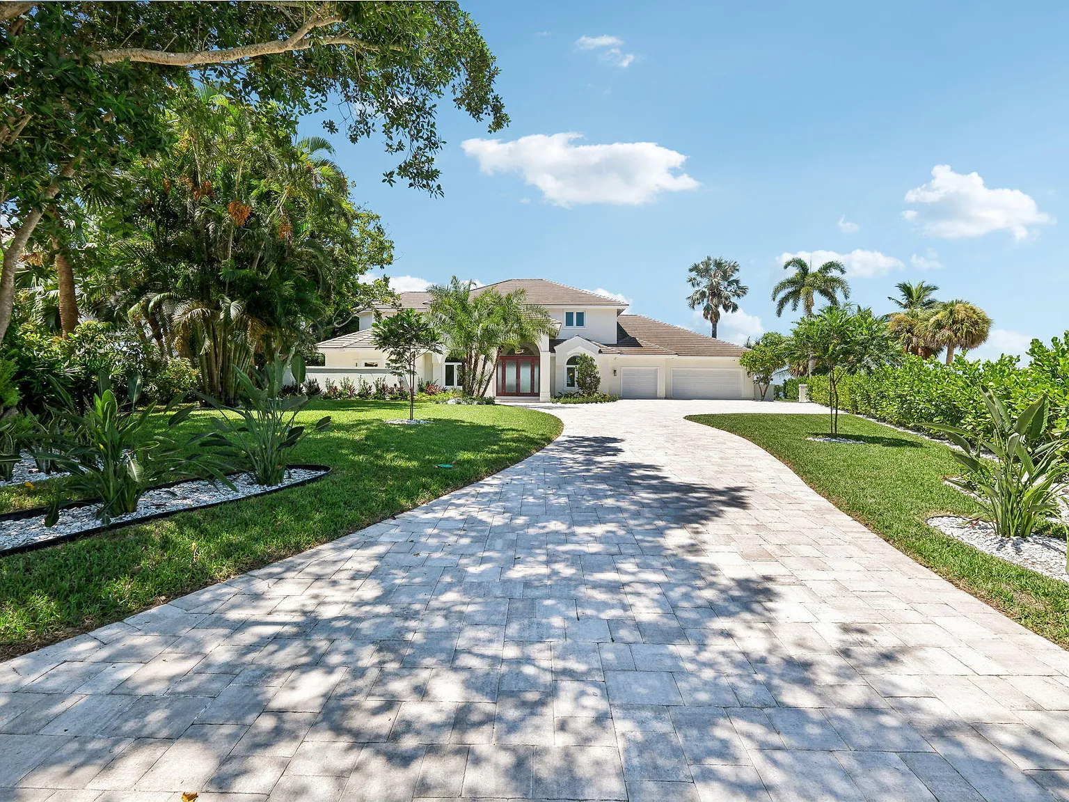 5 bed, 7.0 bath, 5553 sqft, $20,000 — Photo 4