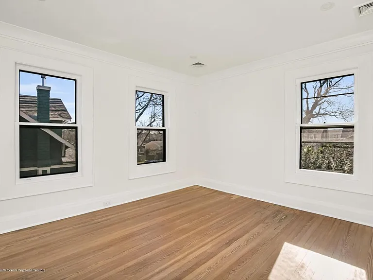 23 Lincoln Ave — Photo 14
